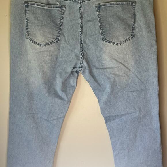 Kenneth Cole Men's Light Wash Regular Fit Size 42 x 32 - Picture 11 of 14